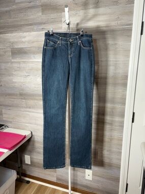 Wrangler Women's Medium Blue Straight Leg Jeans 2142